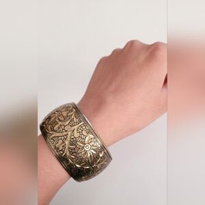 Floral print bracelet